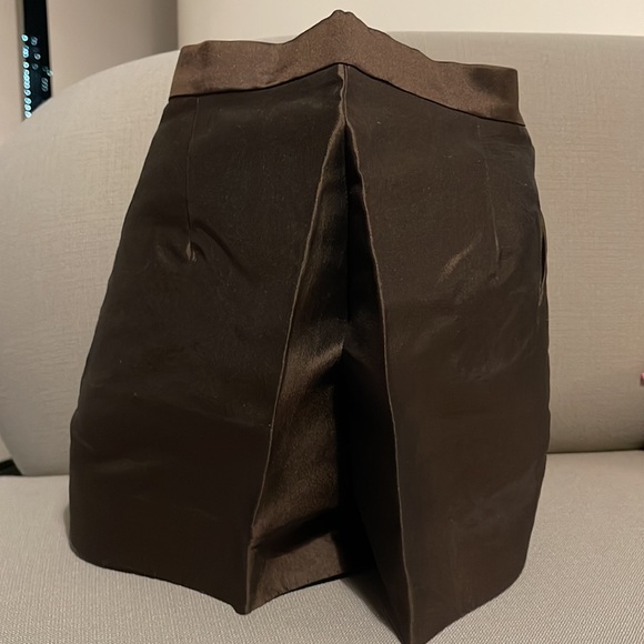 Dolce&Gabbana Silk Shorts with Logo Belt Buckle - Picture 8 of 8